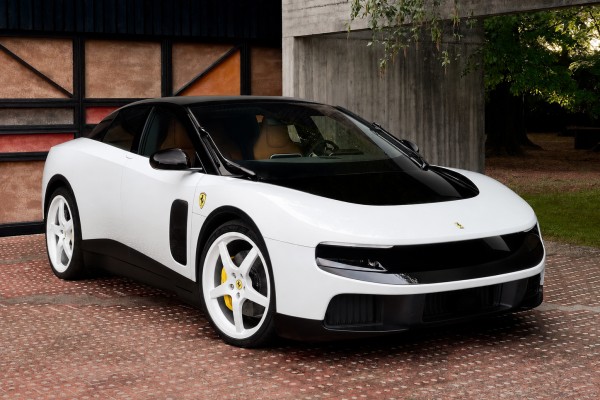 Первый электромобиль Ferrari ушел с молотка за космическую сумму